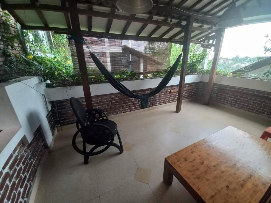 Rumah liburan Sajodo Hilltop Get Away W/ Valley View